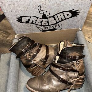 FREEBIRD women’s size 10 slightly worn !! Owned less than a year!!